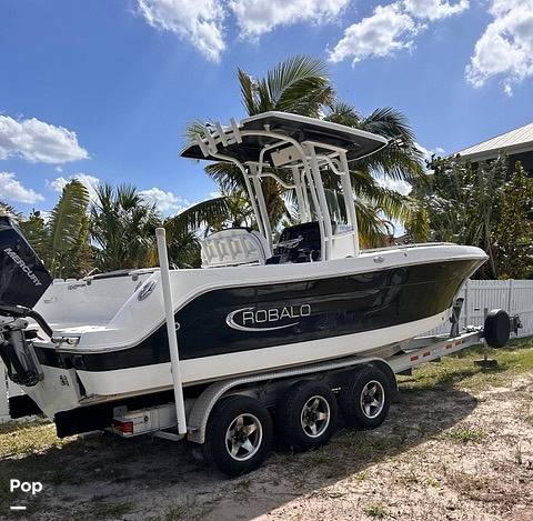 Slide: The Image of Robalo R242 Explorer 2019 - 14948739