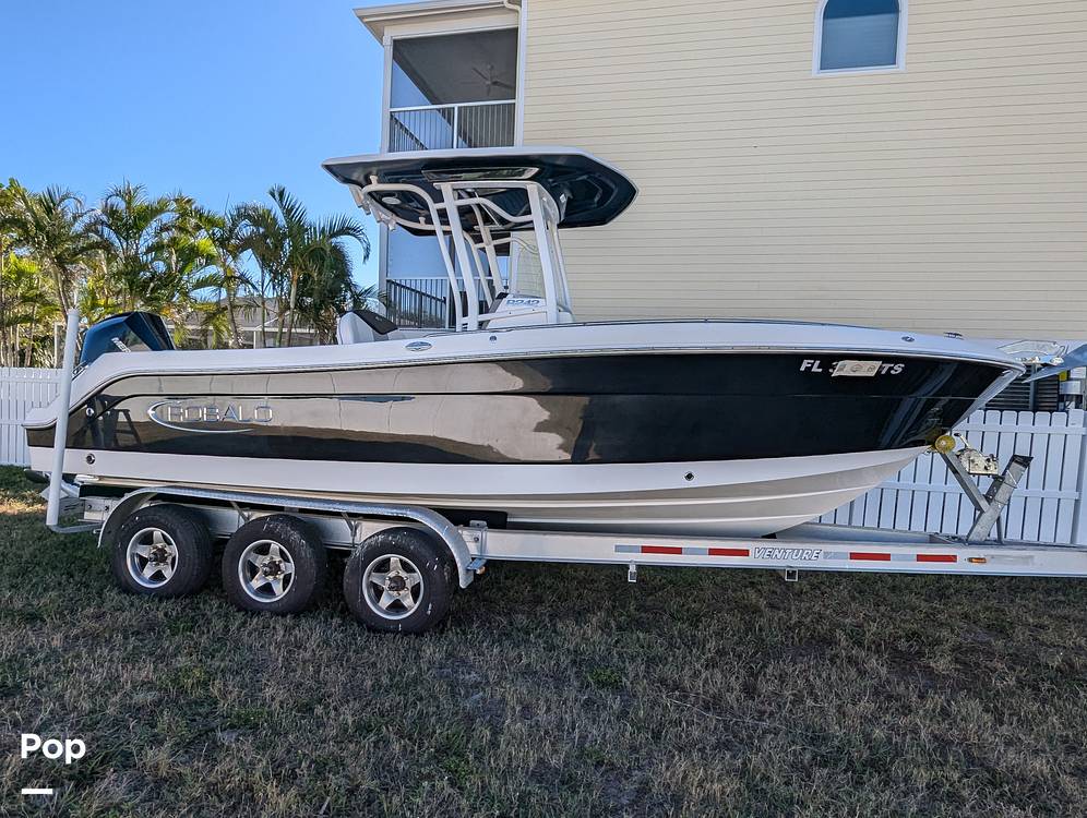 Slide: The Image of Robalo R242 Explorer 2019 - 14920772