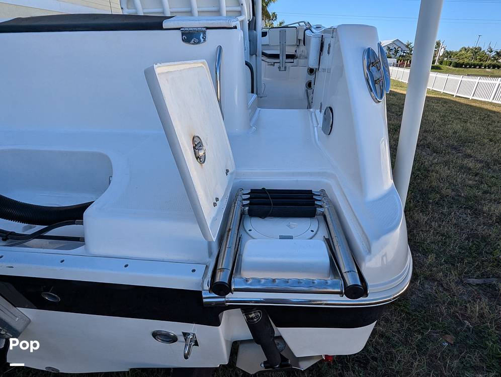 Slide: The Image of Robalo R242 Explorer 2019 - 14920777