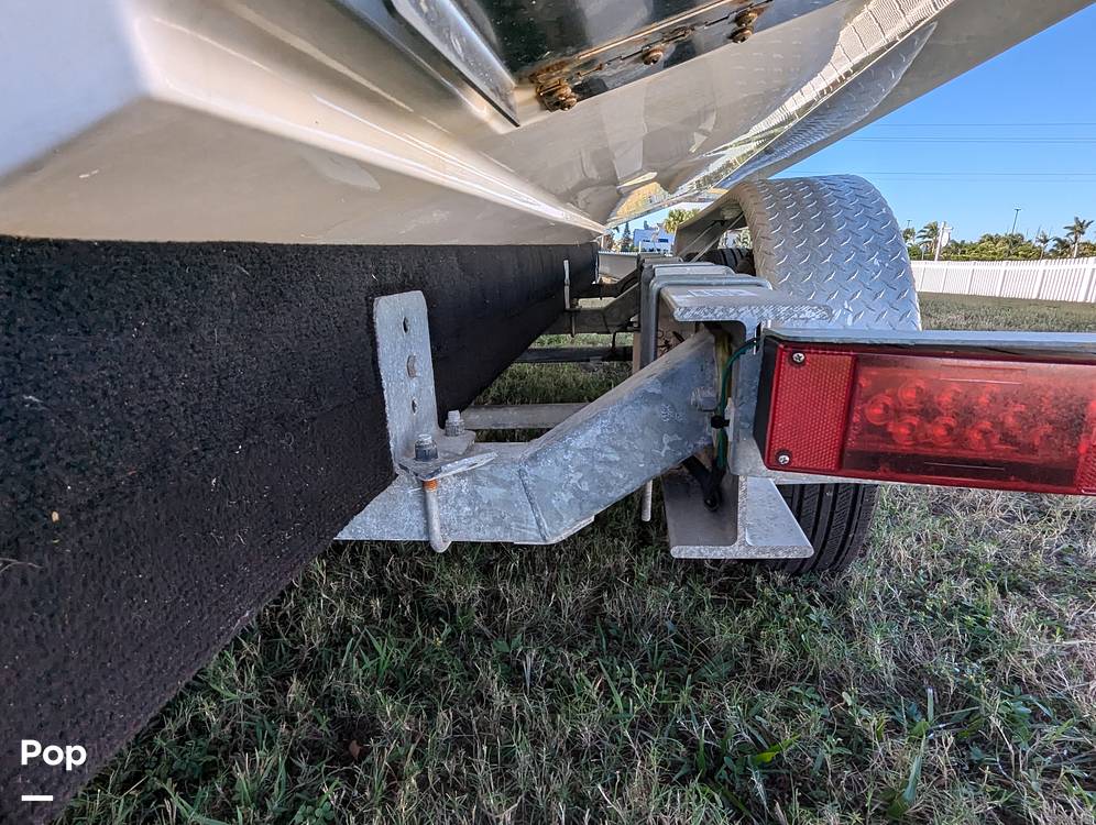 Slide: The Image of Robalo R242 Explorer 2019 - 14920778