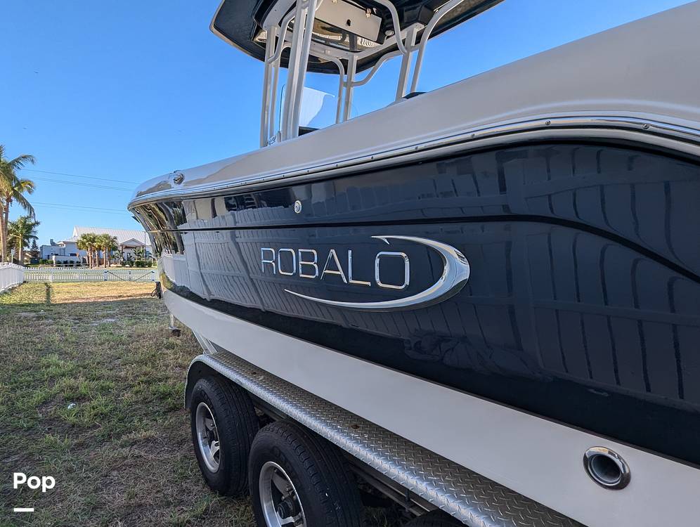 Slide: The Image of Robalo R242 Explorer 2019 - 14920785