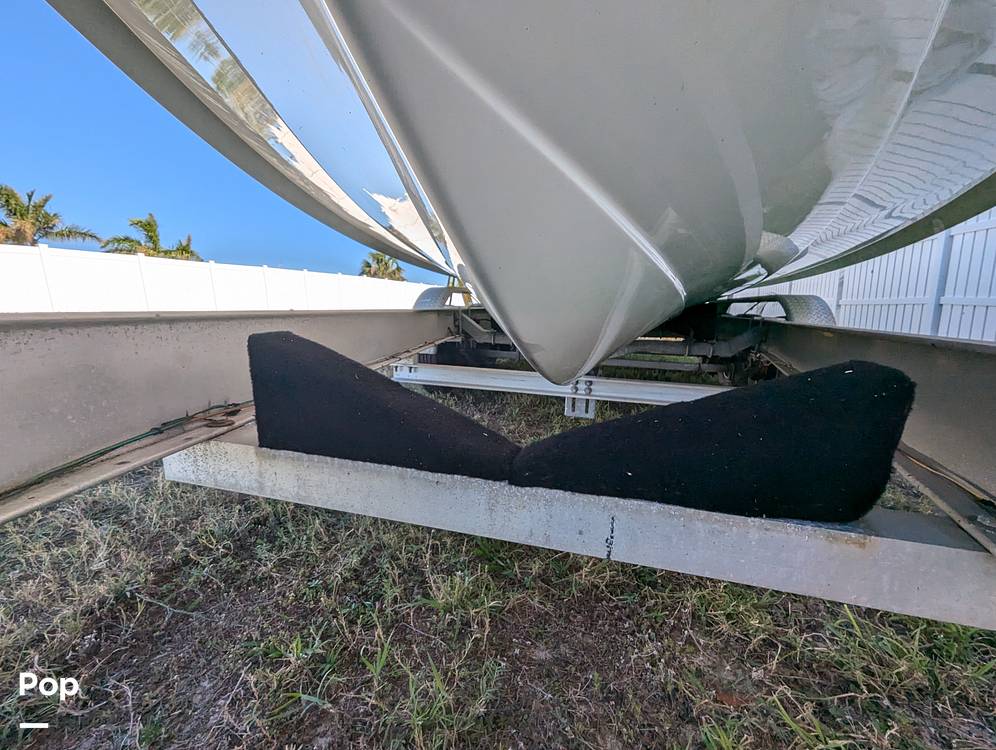 Slide: The Image of Robalo R242 Explorer 2019 - 14920786
