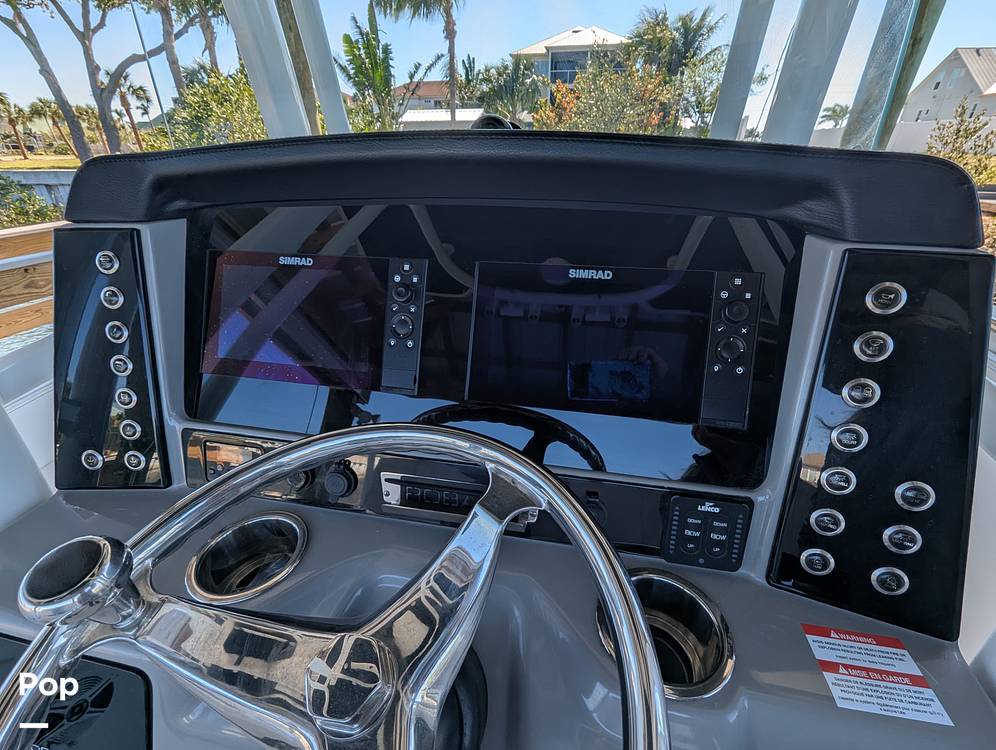 Slide: The Image of Robalo R242 Explorer 2019 - 15236699
