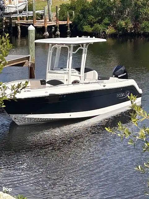 Slide: The Image of Robalo R242 Explorer 2019 - 14948737