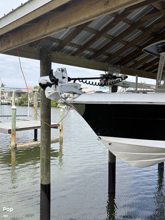 Slide: The Image of Robalo R242 Explorer 2019 - 15236696