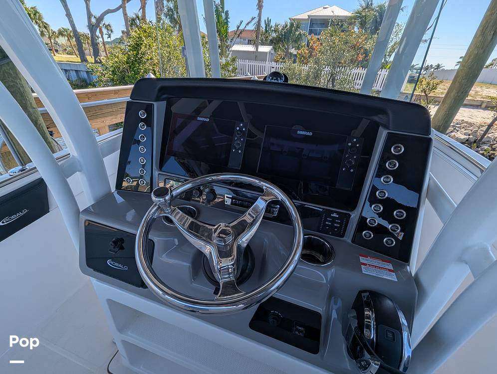 Slide: The Image of Robalo R242 Explorer 2019 - 15236698
