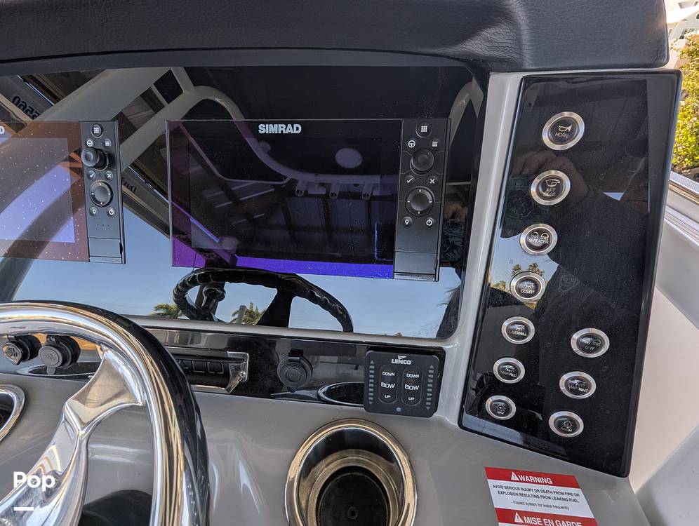 Slide: The Image of Robalo R242 Explorer 2019 - 15236700