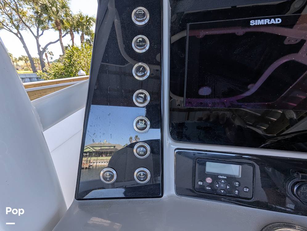 Slide: The Image of Robalo R242 Explorer 2019 - 15236701