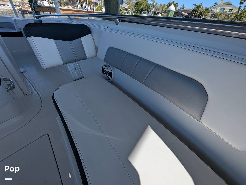 Slide: The Image of Robalo R242 Explorer 2019 - 15236708