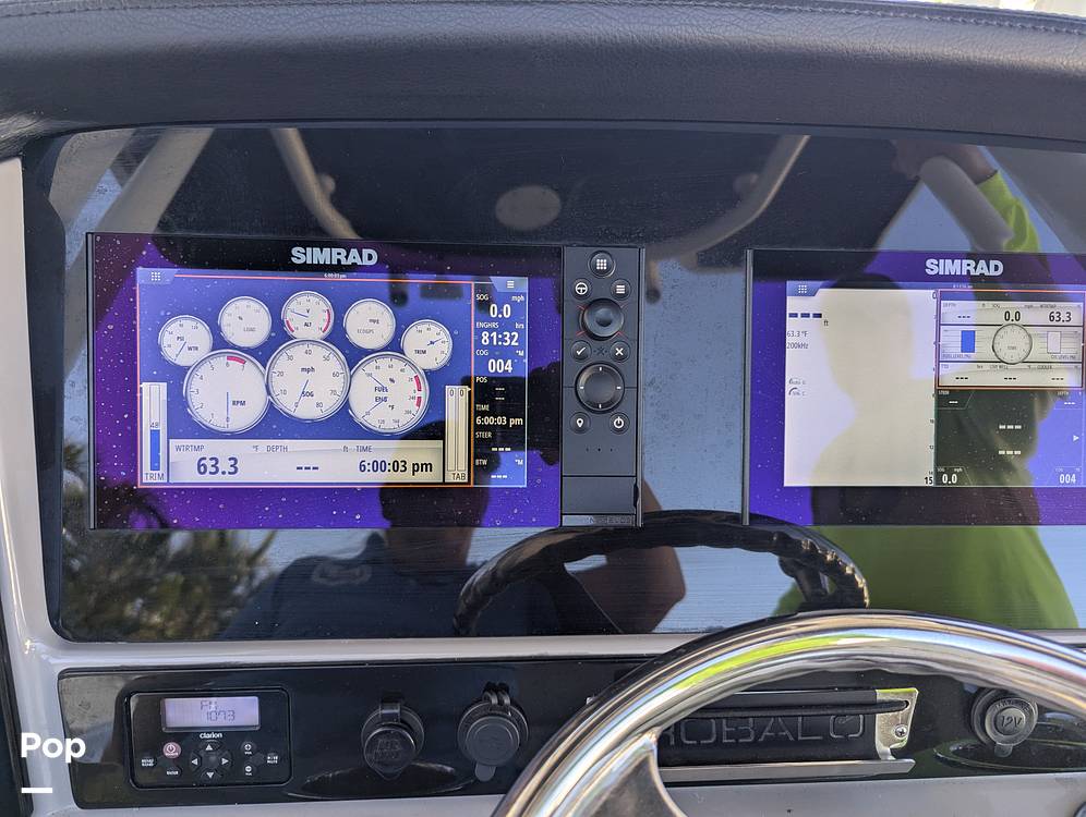 Slide: The Image of Robalo R242 Explorer 2019 - 14920620