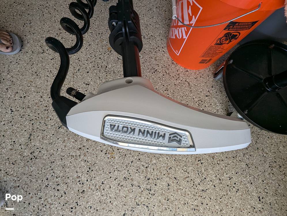 Slide: The Image of Robalo R242 Explorer 2019 - 15236714