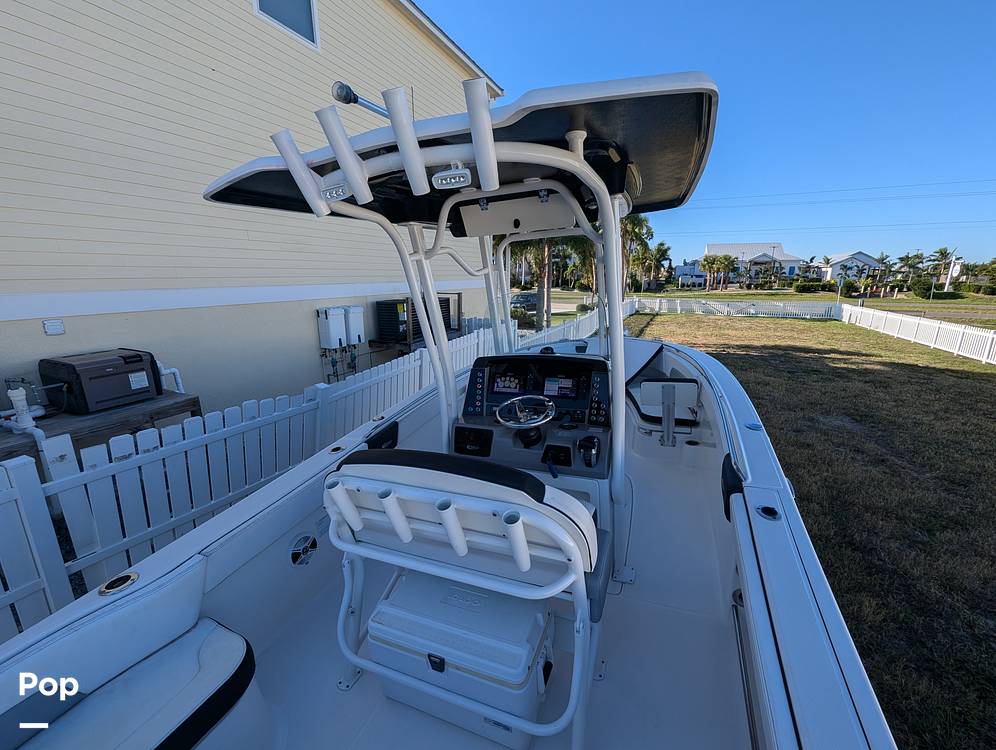 Slide: The Image of Robalo R242 Explorer 2019 - 14920622