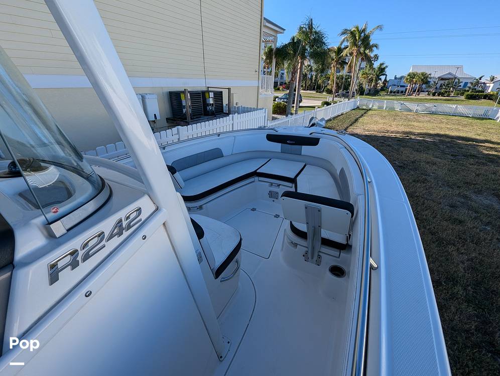 Slide: The Image of Robalo R242 Explorer 2019 - 14920623