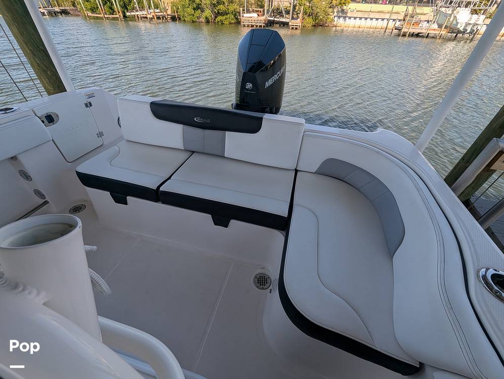 Slide: The Image of Robalo R242 Explorer 2019 - 15236702