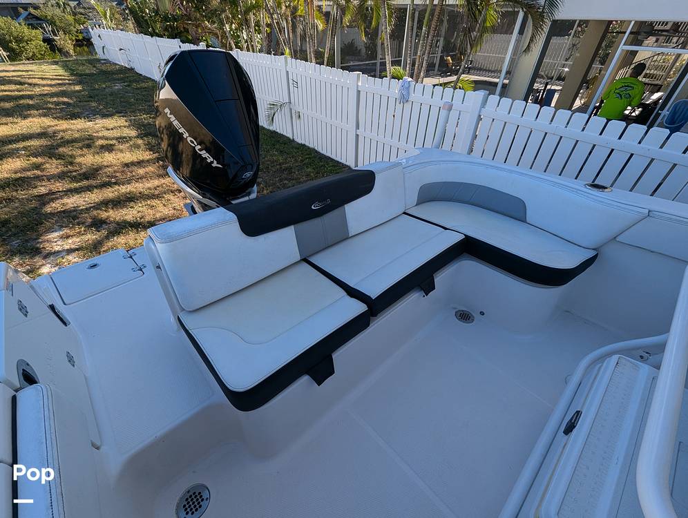 Slide: The Image of Robalo R242 Explorer 2019 - 14920674