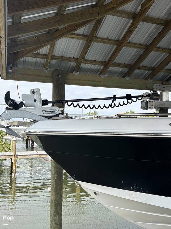 Slide: The Image of Robalo R242 Explorer 2019 - 15236695