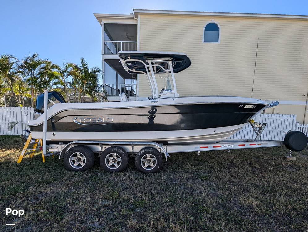 Slide: The Image of Robalo R242 Explorer 2019 - 14920675