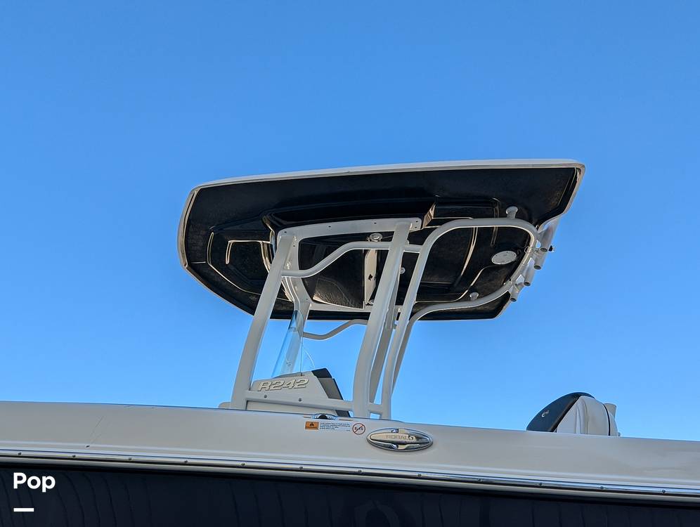Slide: The Image of Robalo R242 Explorer 2019 - 14920679