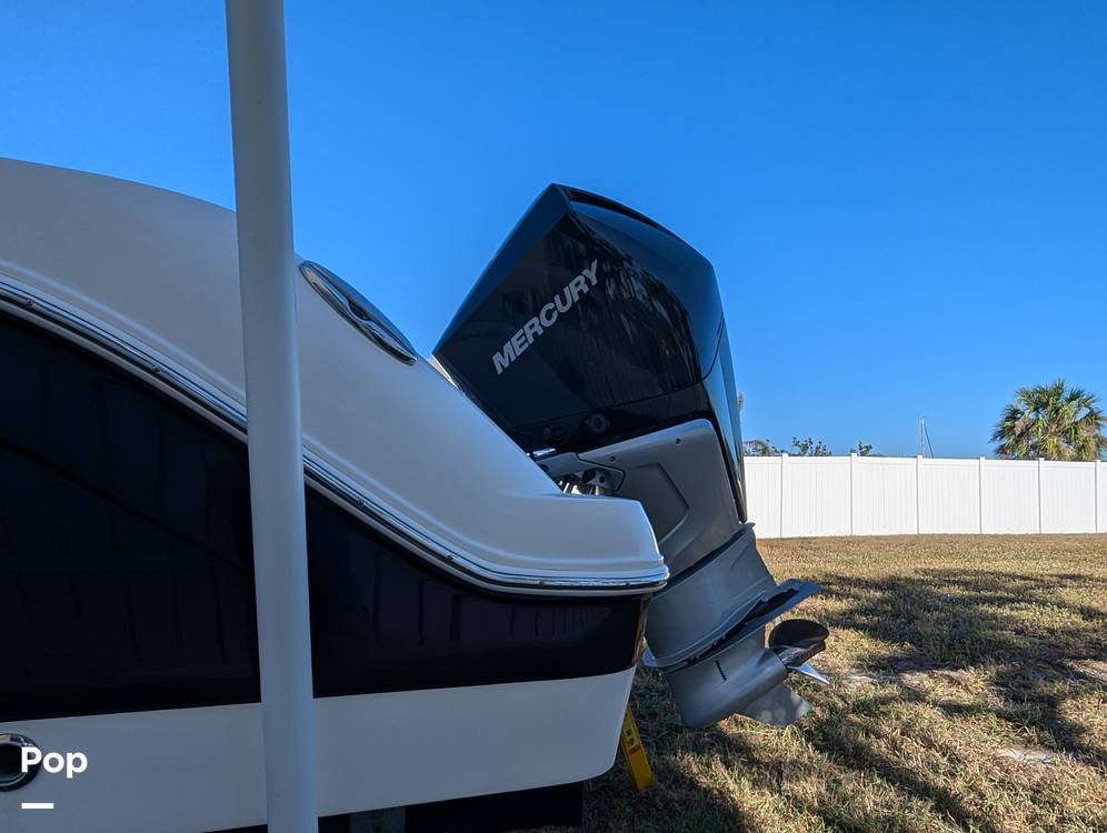 Slide: The Image of Robalo R242 Explorer 2019 - 14920680