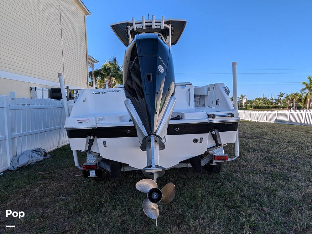 Slide: The Image of Robalo R242 Explorer 2019 - 14920681