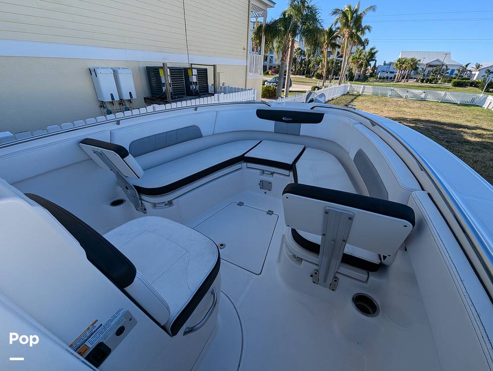 Slide: The Image of Robalo R242 Explorer 2019 - 14920683