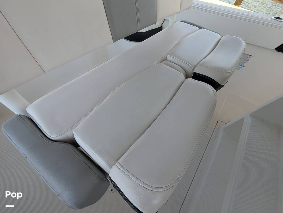 Slide: The Image of Robalo R242 Explorer 2019 - 15236706