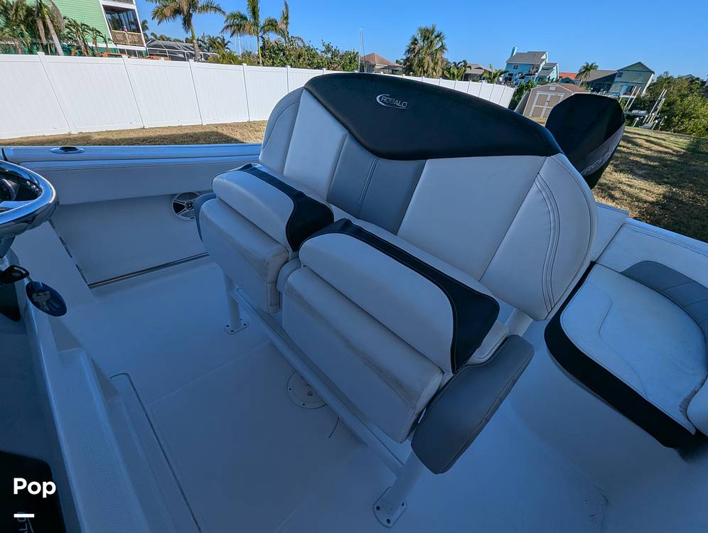 Slide: The Image of Robalo R242 Explorer 2019 - 14920690