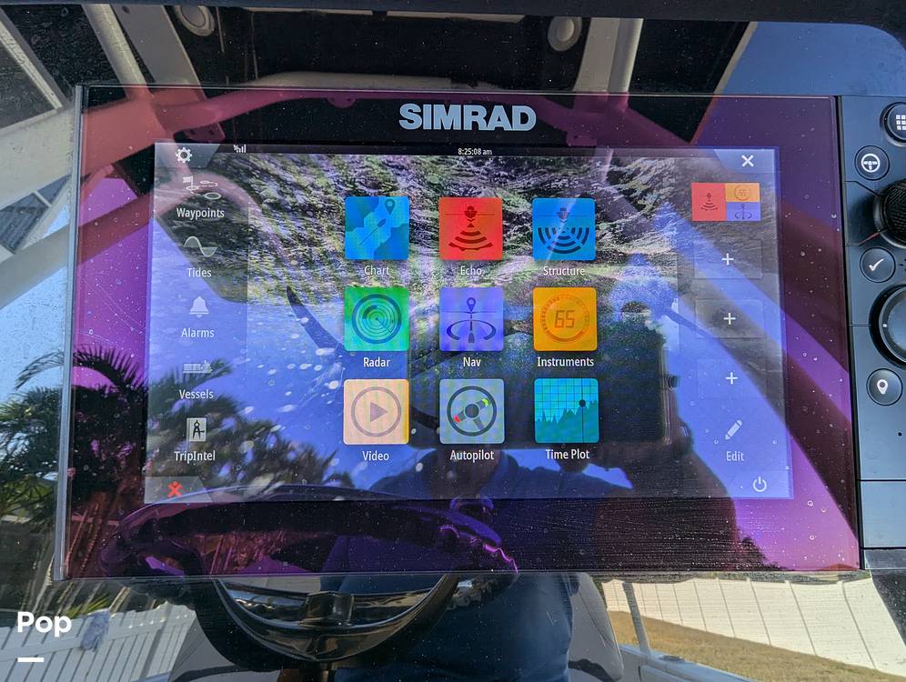 Slide: The Image of Robalo R242 Explorer 2019 - 14920693