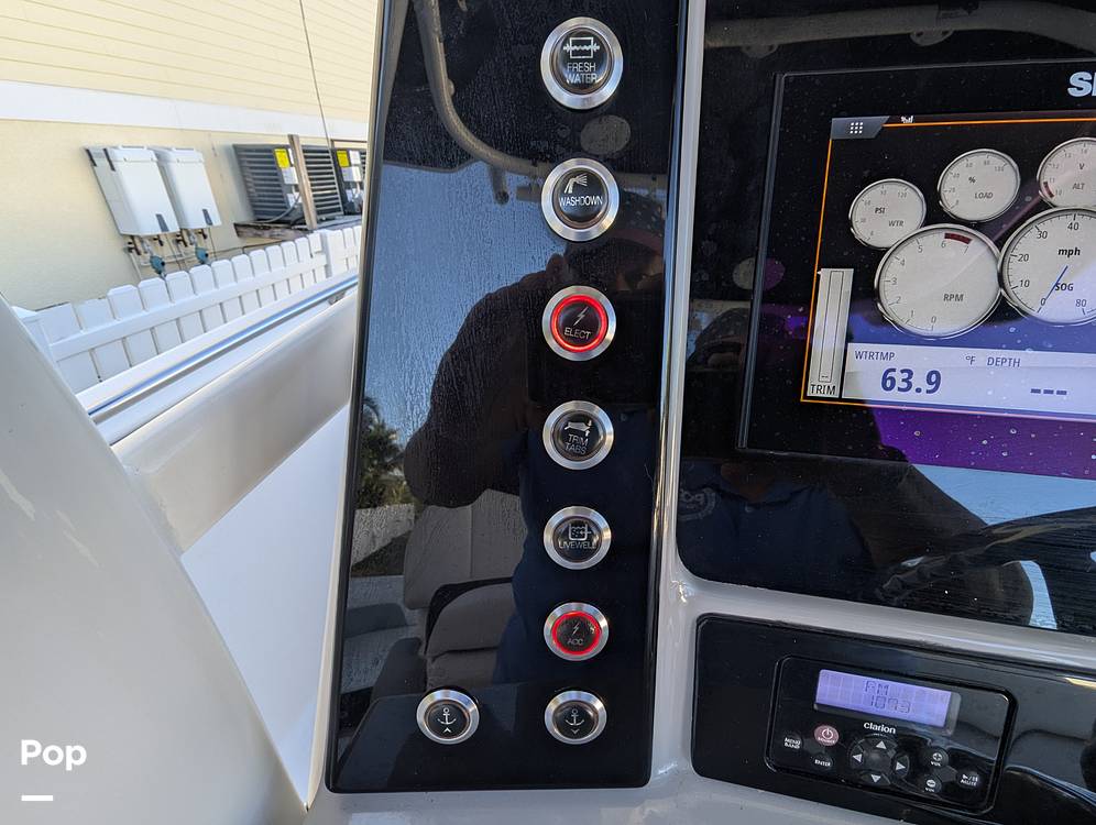 Slide: The Image of Robalo R242 Explorer 2019 - 14920696