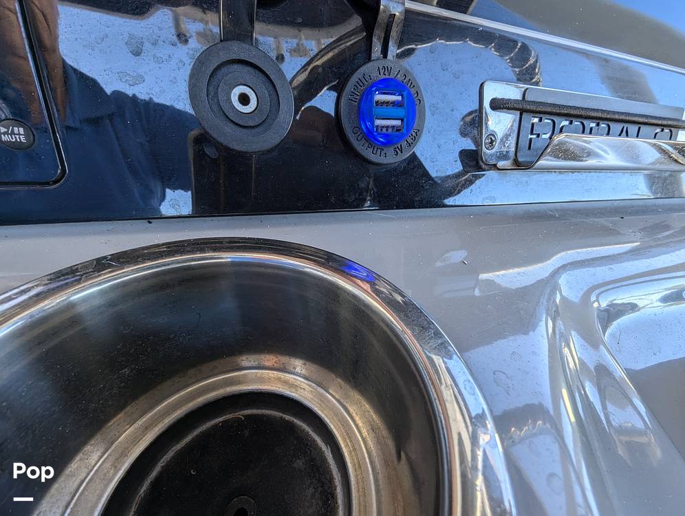 Slide: The Image of Robalo R242 Explorer 2019 - 14920697