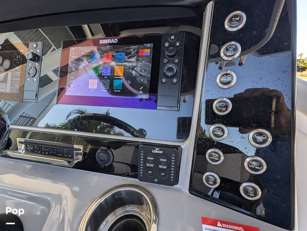 Slide: The Image of Robalo R242 Explorer 2019 - 14920698