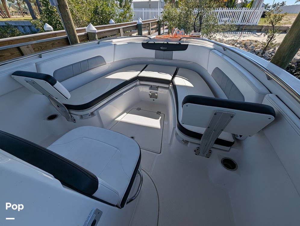 Slide: The Image of Robalo R242 Explorer 2019 - 15236707