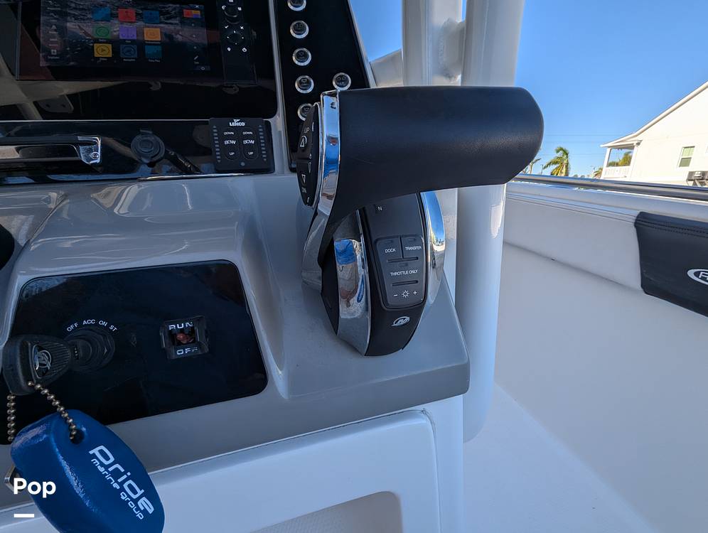 Slide: The Image of Robalo R242 Explorer 2019 - 14920699