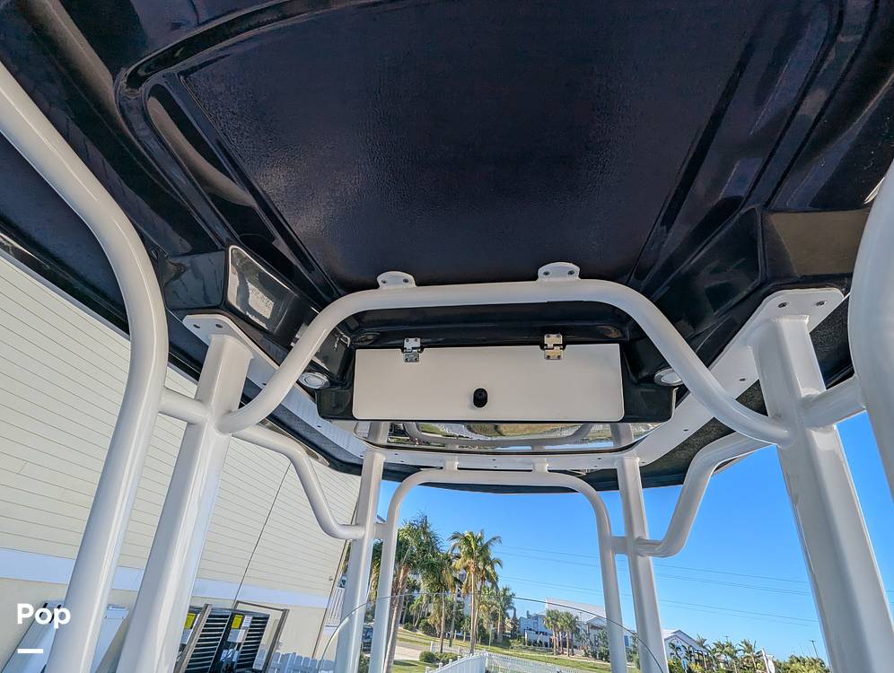 Slide: The Image of Robalo R242 Explorer 2019 - 14920701