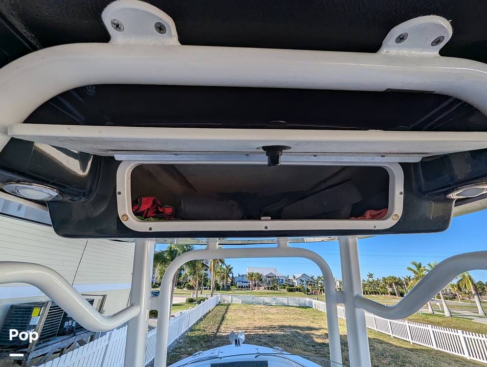 Slide: The Image of Robalo R242 Explorer 2019 - 14920702