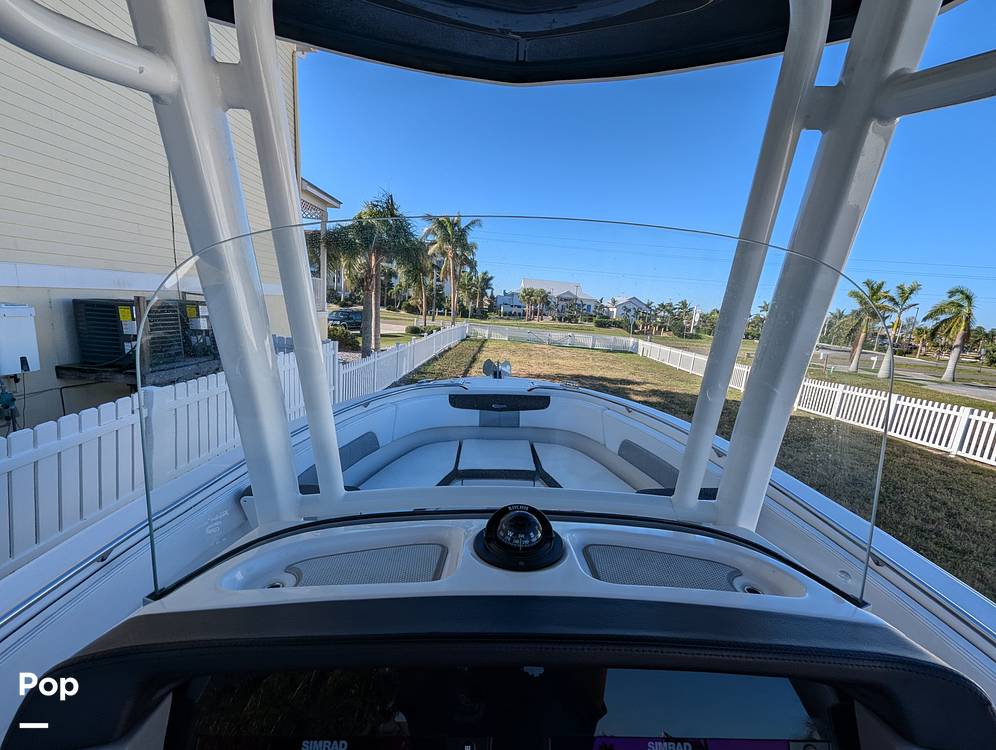 Slide: The Image of Robalo R242 Explorer 2019 - 14920703
