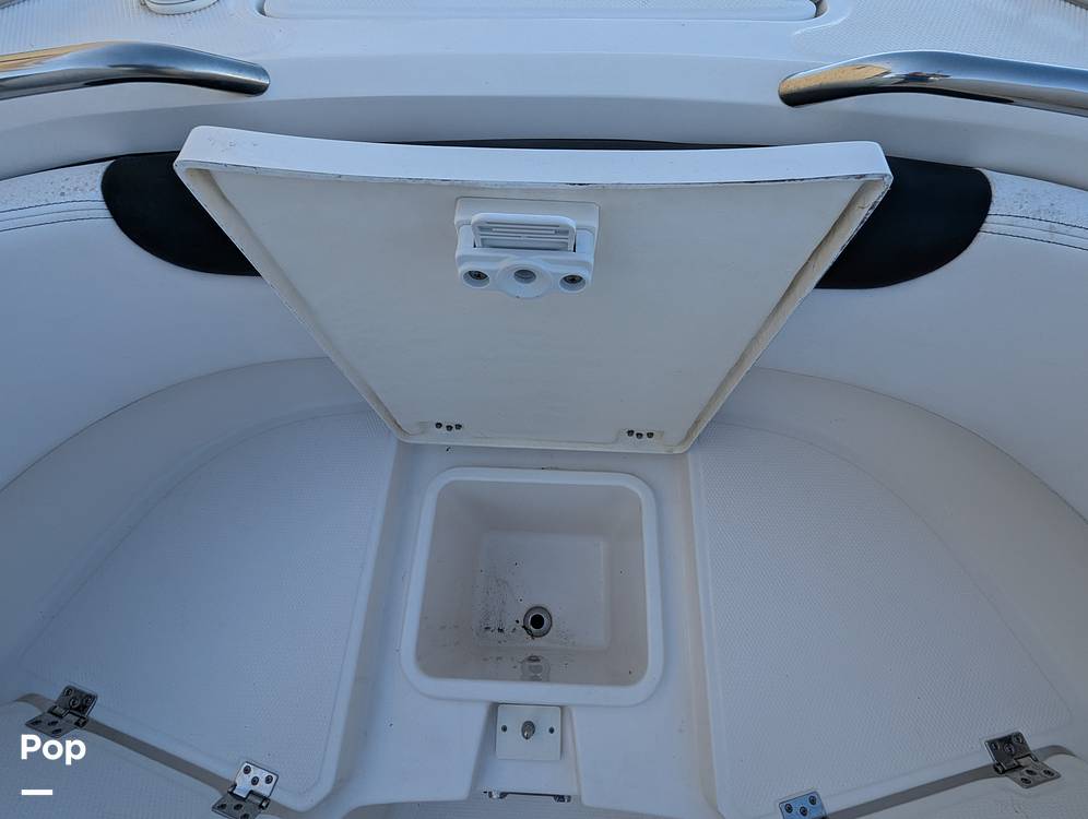 Slide: The Image of Robalo R242 Explorer 2019 - 14920707