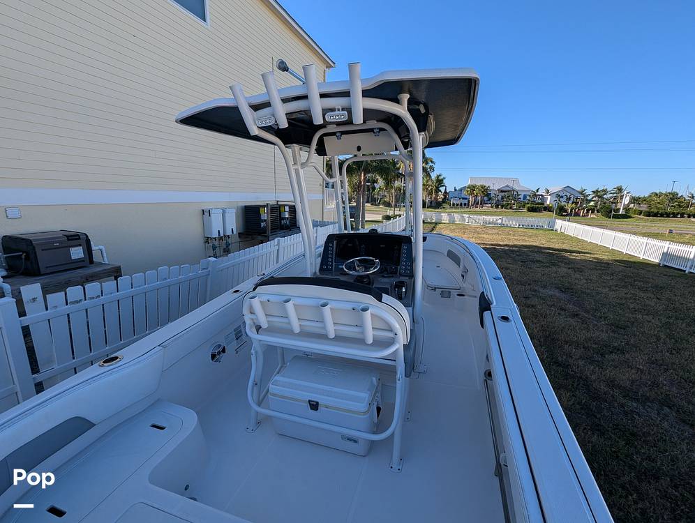 Slide: The Image of Robalo R242 Explorer 2019 - 14920615