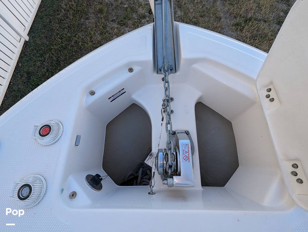 Slide: The Image of Robalo R242 Explorer 2019 - 14920709