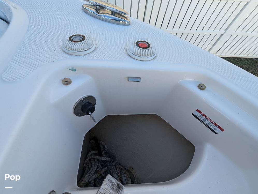 Slide: The Image of Robalo R242 Explorer 2019 - 14920710