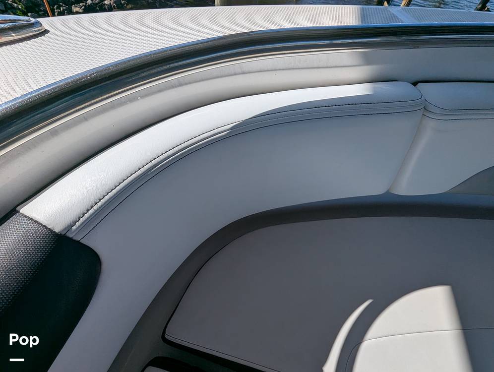 Slide: The Image of Robalo R242 Explorer 2019 - 15236710