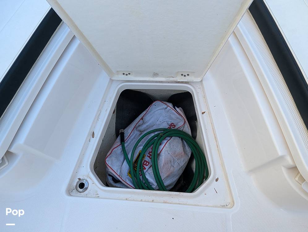 Slide: The Image of Robalo R242 Explorer 2019 - 14920715