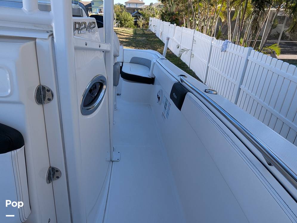 Slide: The Image of Robalo R242 Explorer 2019 - 14920722