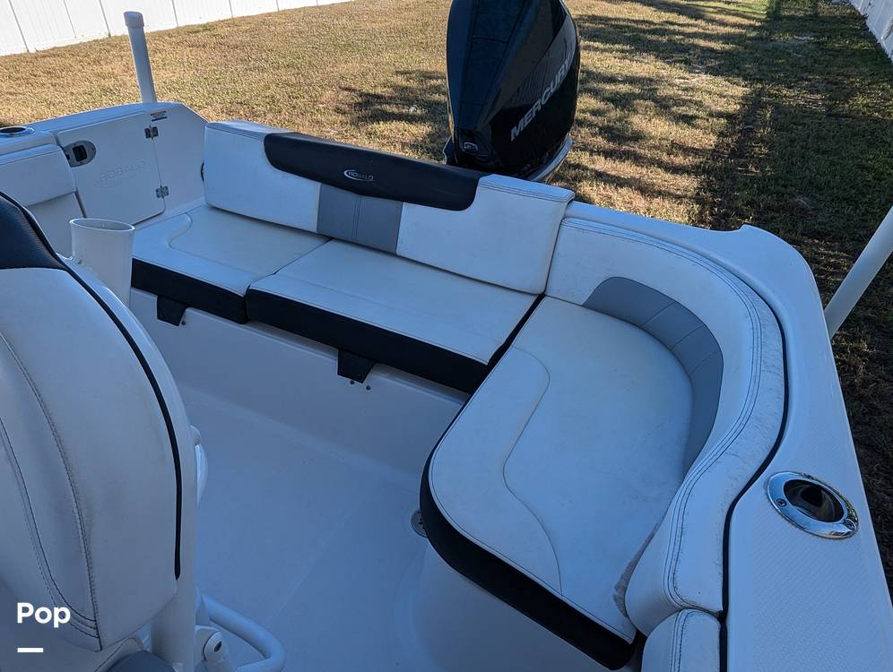 Slide: The Image of Robalo R242 Explorer 2019 - 14920725