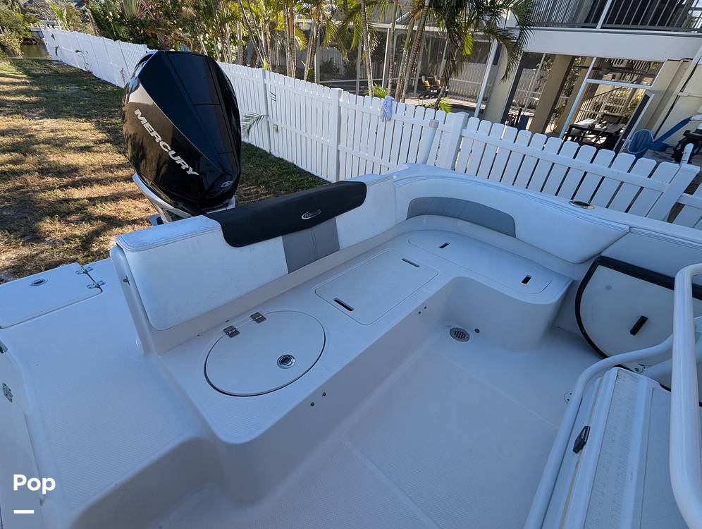 Slide: The Image of Robalo R242 Explorer 2019 - 14920728