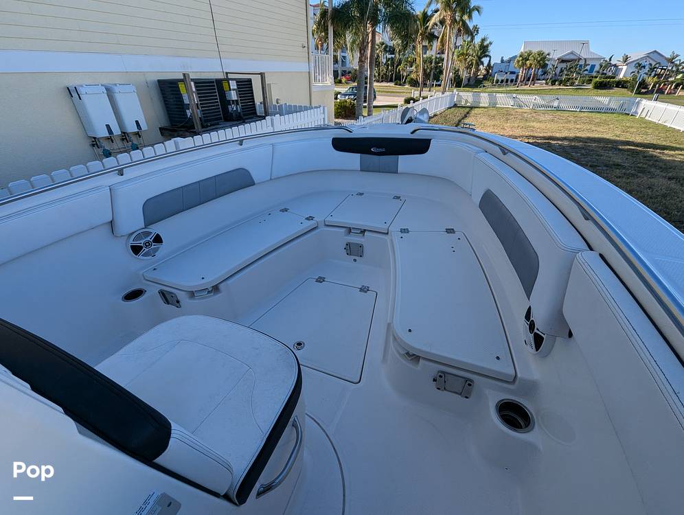 Slide: The Image of Robalo R242 Explorer 2019 - 14920617