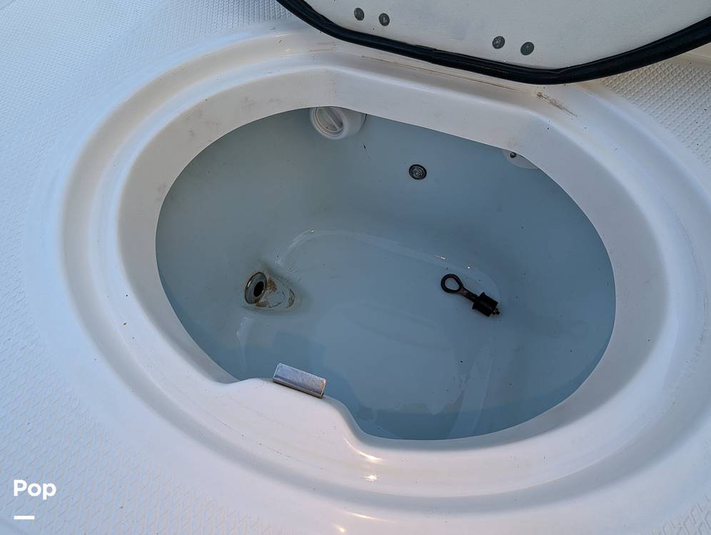 Slide: The Image of Robalo R242 Explorer 2019 - 14920735