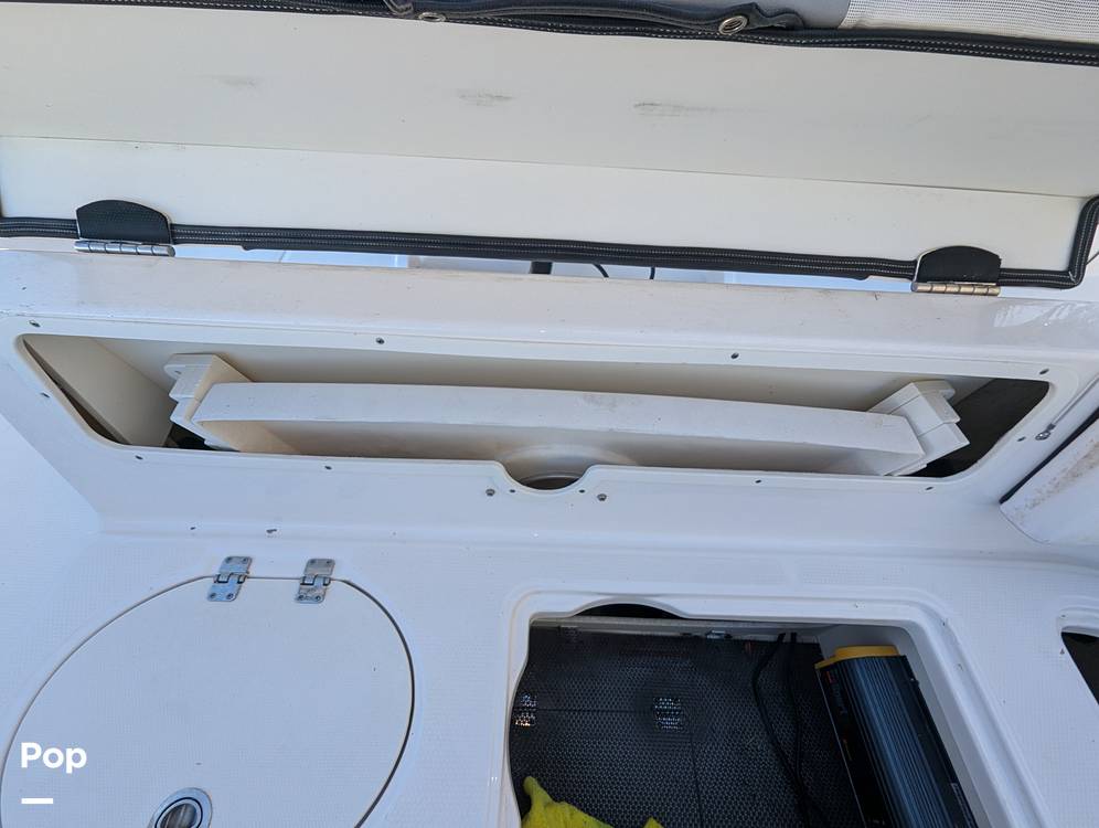 Slide: The Image of Robalo R242 Explorer 2019 - 14920737