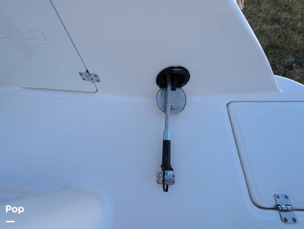 Slide: The Image of Robalo R242 Explorer 2019 - 14920740