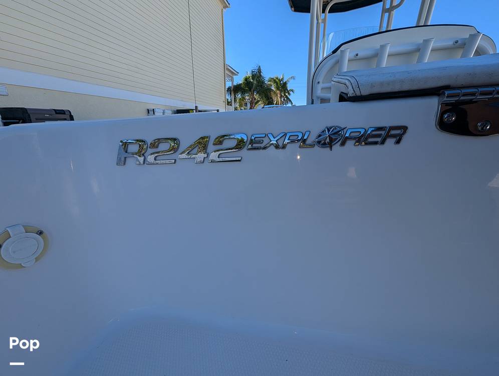 Slide: The Image of Robalo R242 Explorer 2019 - 14920747